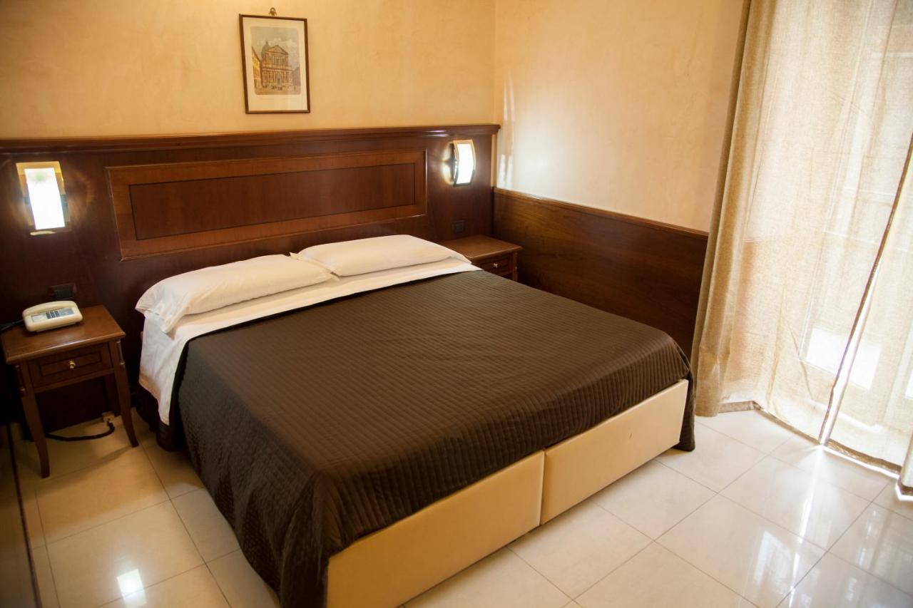 Hotel Robinson Rome Bagian luar foto